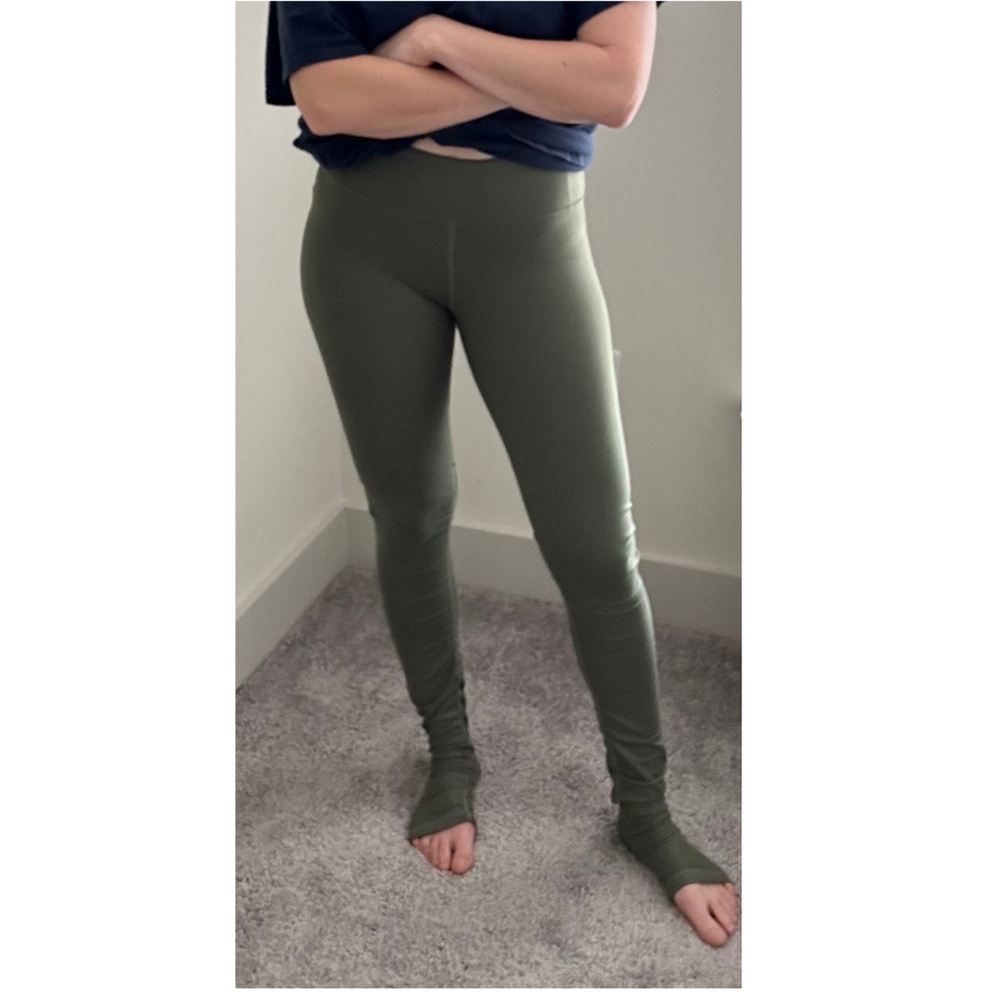 Alo Yoga Idol Ruched Leggings size Small. Used in great condition.